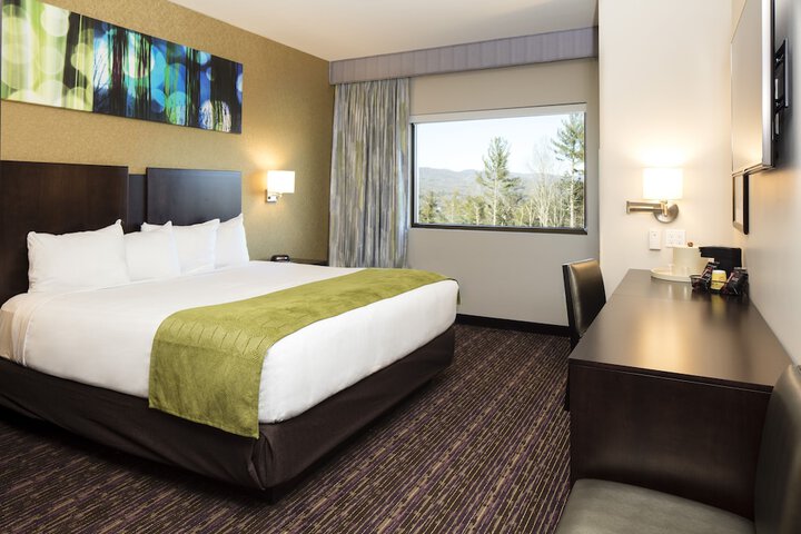 Tower River Deluxe King Bed (1 of 6)