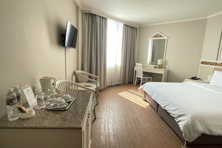 Room 12 of 65