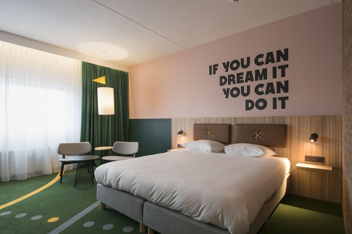 Room 7 of 63