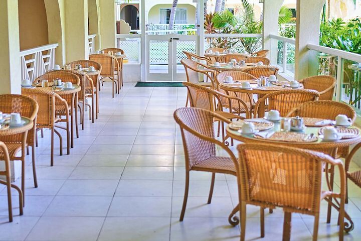 Dining 40 of 77