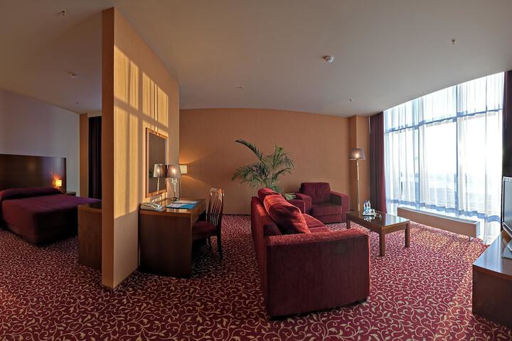 Room 12 of 63