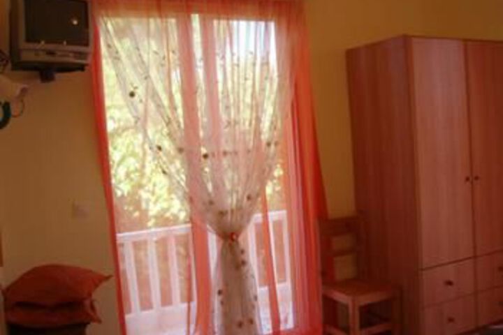 Room 8 of 15