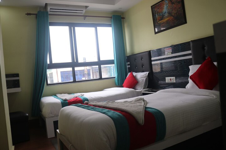 Room 2 of 10