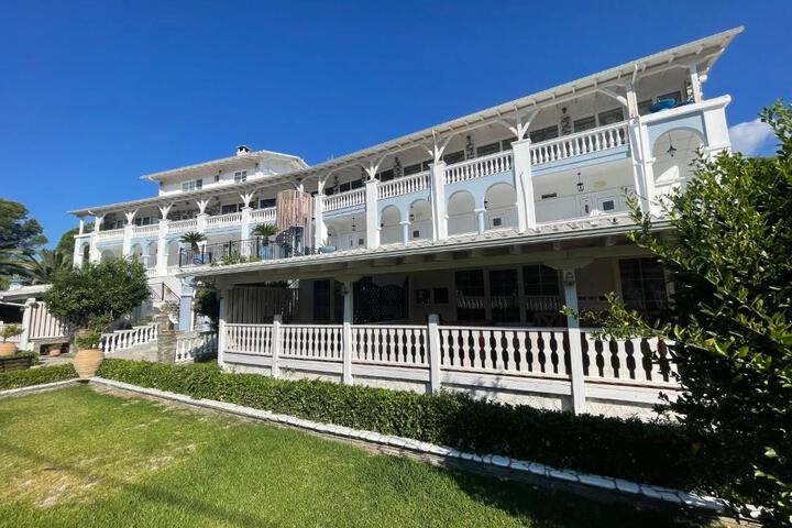 Diaporos Hotel