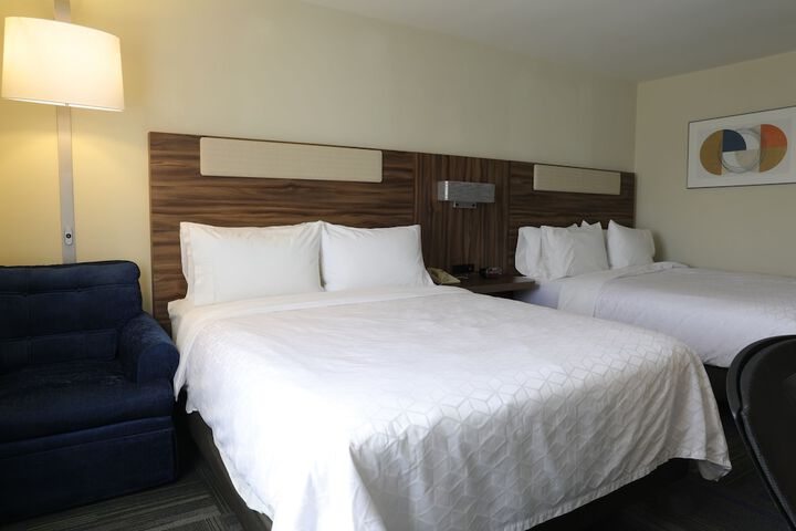 Room 18 of 114