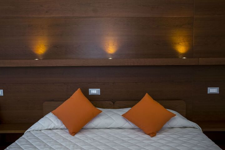 Room 5 of 37