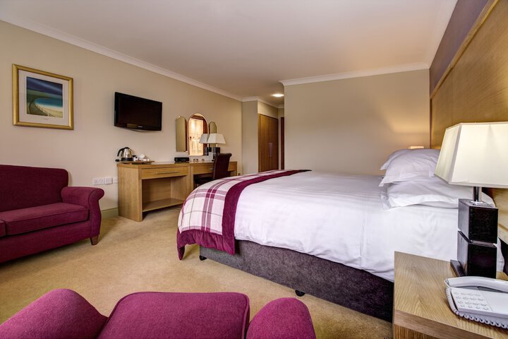 Room 27 of 108