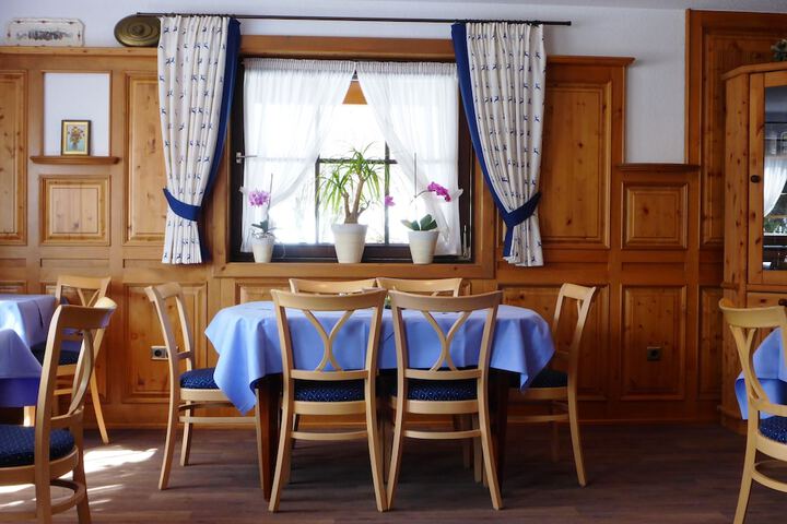 Dining 51 of 76