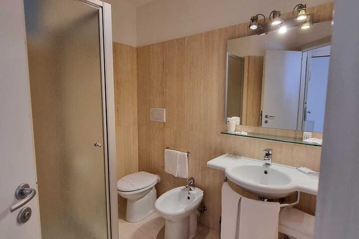 Room 6 of 21