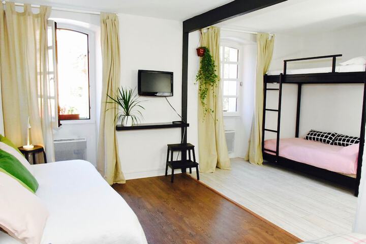 Room 10 of 22