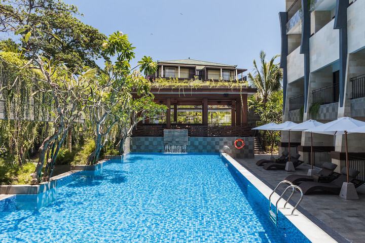 Pool Hotel