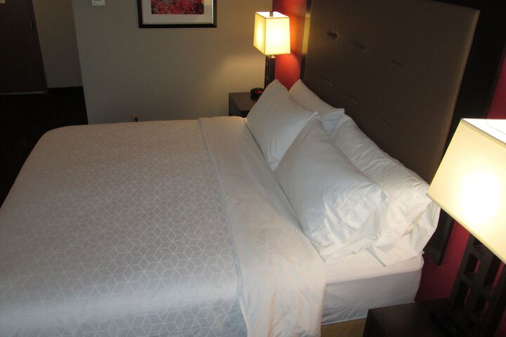 1 King Bed (16 of 32)
