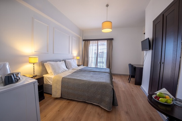Room 8 of 36
