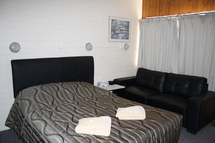 Room 8 of 27