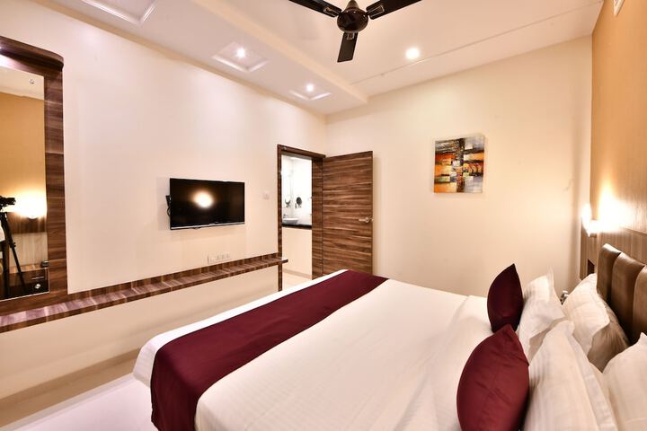 Room 28 of 65