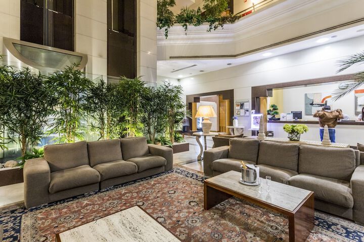 Entrance & Lobby
