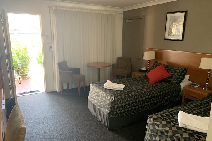 Room 7 of 18