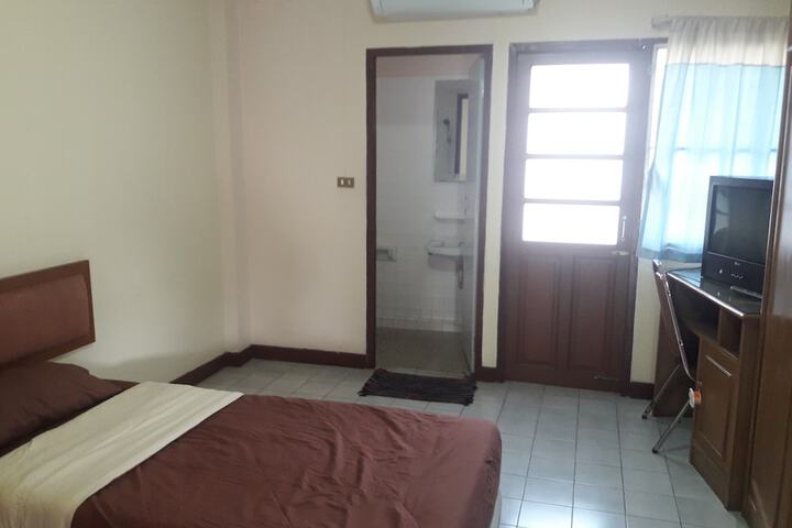 Room 8 of 33