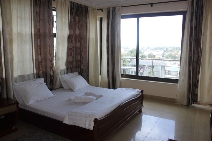 Room 7 of 33