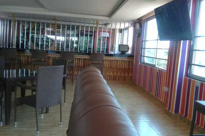 Lounge 17 of 21