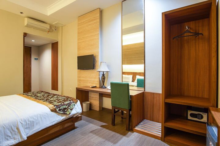 Room 13 of 40
