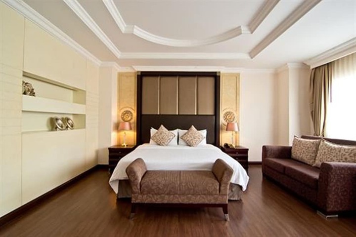 Room 28 of 76
