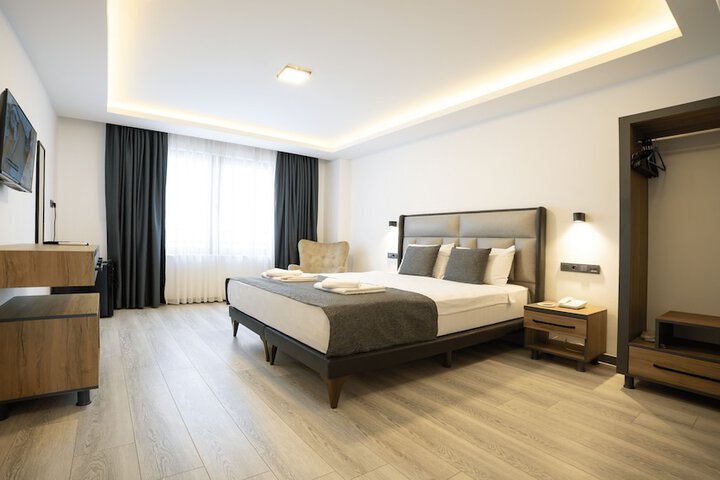 Room 6 of 35