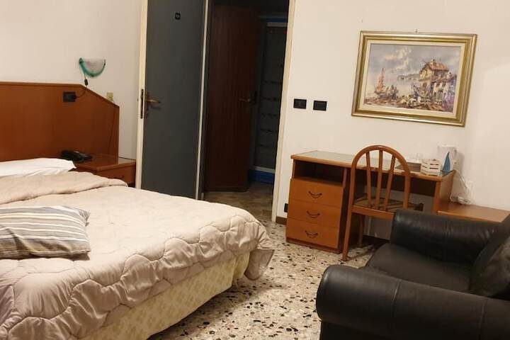 Room 12 of 33