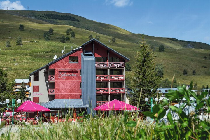 Exterior of Hôtel Les 2 Alpes LOrée Des Pistes