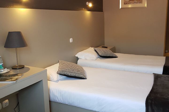 Room 9 of 37