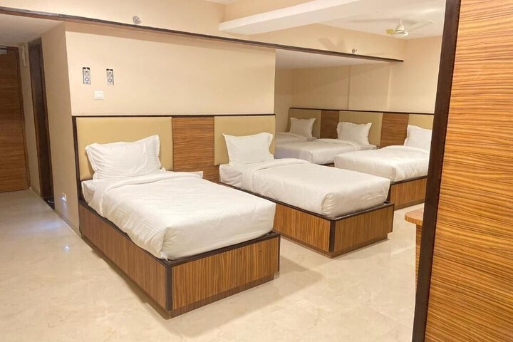 Room 6 of 15