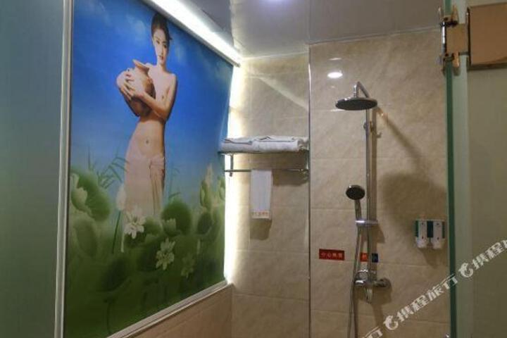 Huahuitong Hotel (Wujiang Shaoguan Station)