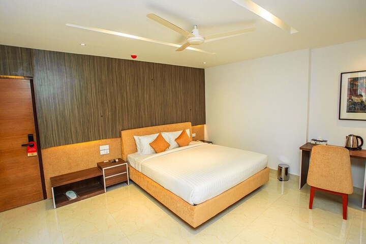 Room 9 of 34
