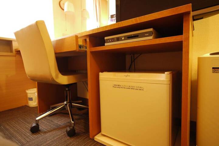 Room 16 of 38