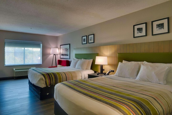 Studio Suite 2 Queen Beds (1 of 7)