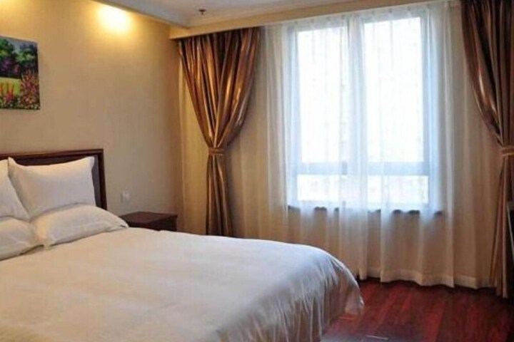 Room 13 of 20