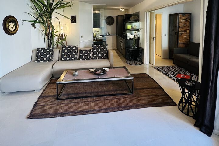 Lounge 46 of 69