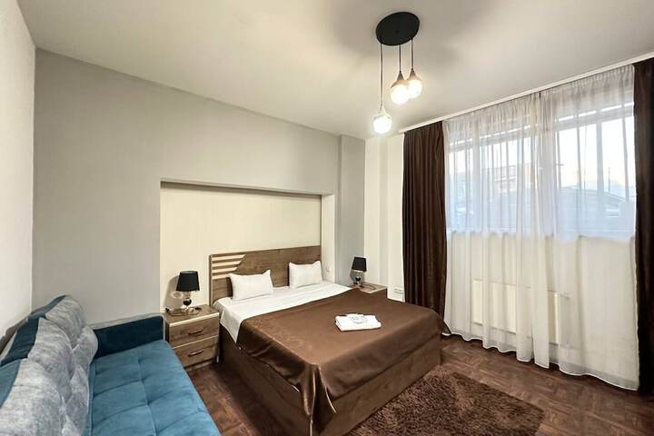 Room 9 of 12