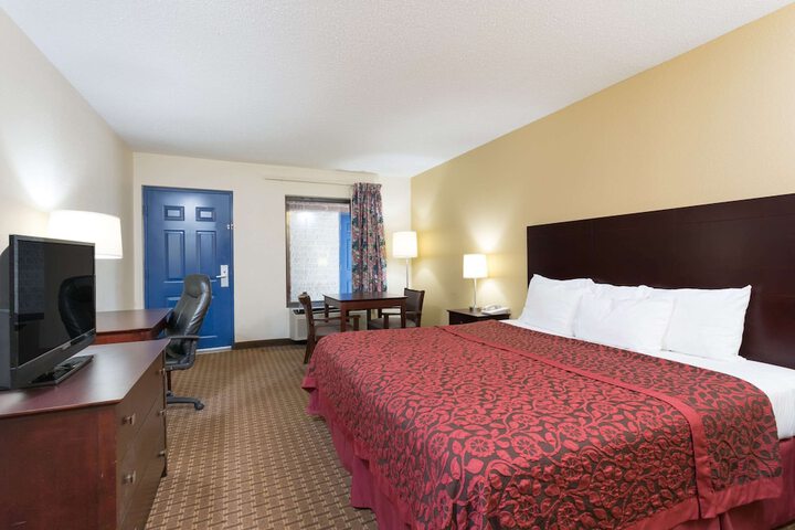 1 King Bed (10 of 14)