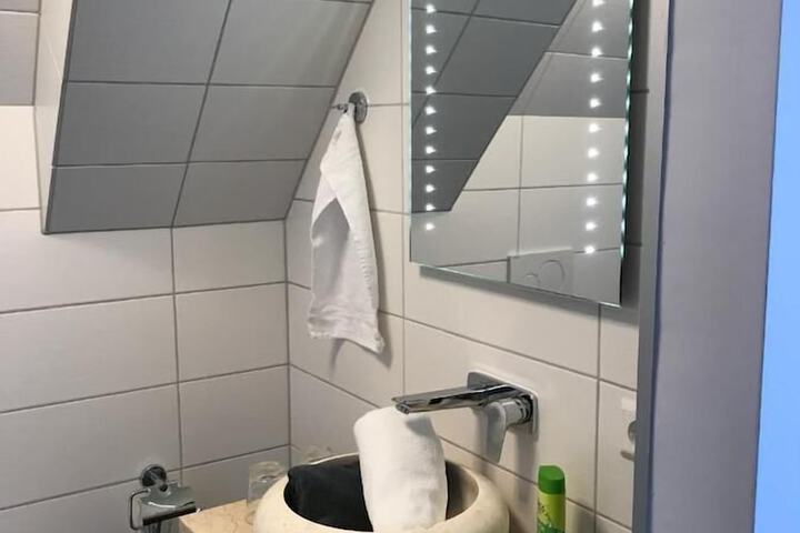 Room 15 of 40