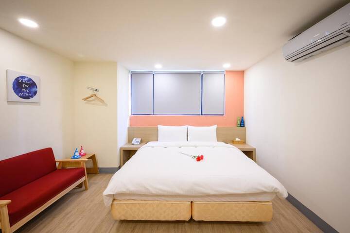 Room 9 of 31
