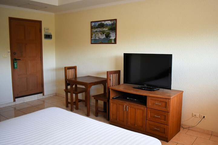 Room 16 of 38