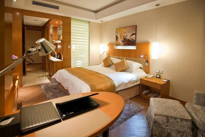 Room 5 of 14