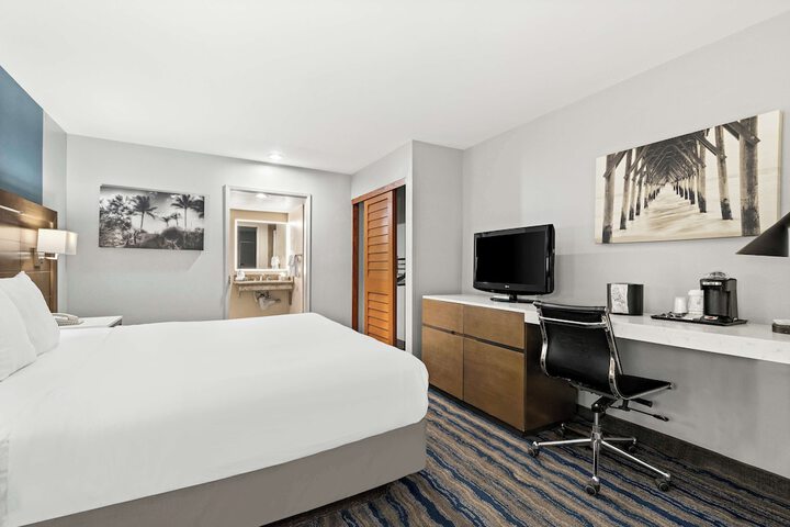 1 King Bed (1 of 12)