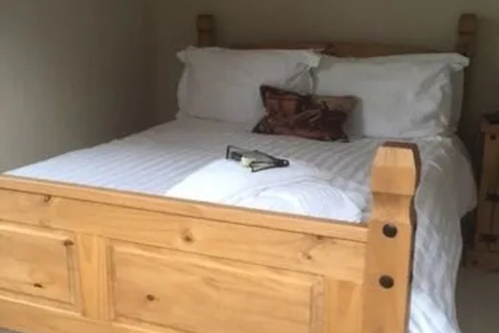 Room 5 of 10