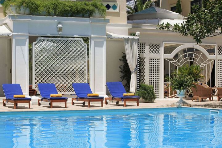 Hotel Pool