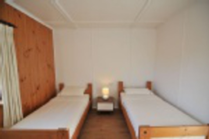 Room 41 of 693