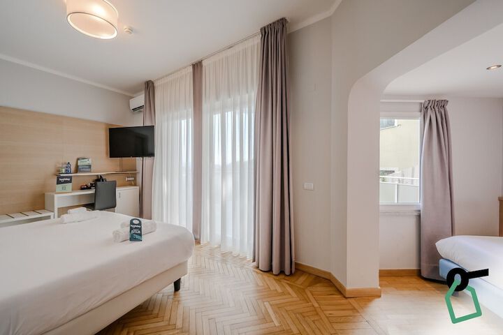 Room 32 of 64
