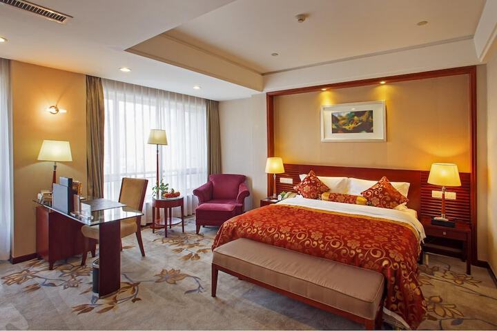 Room 9 of 26