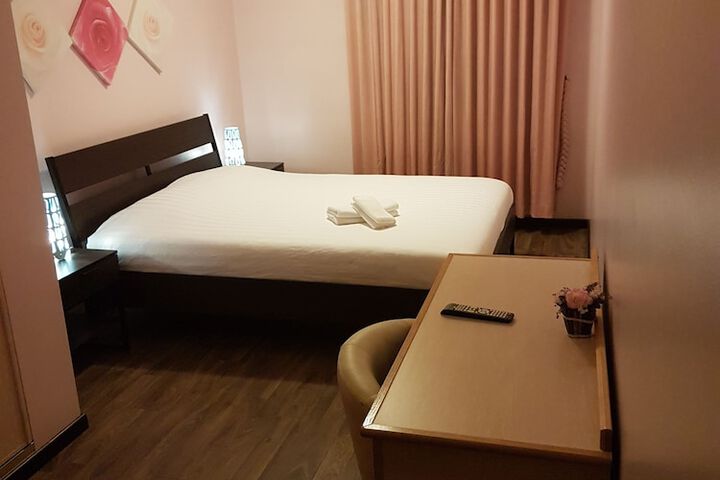 Room 4 of 33
